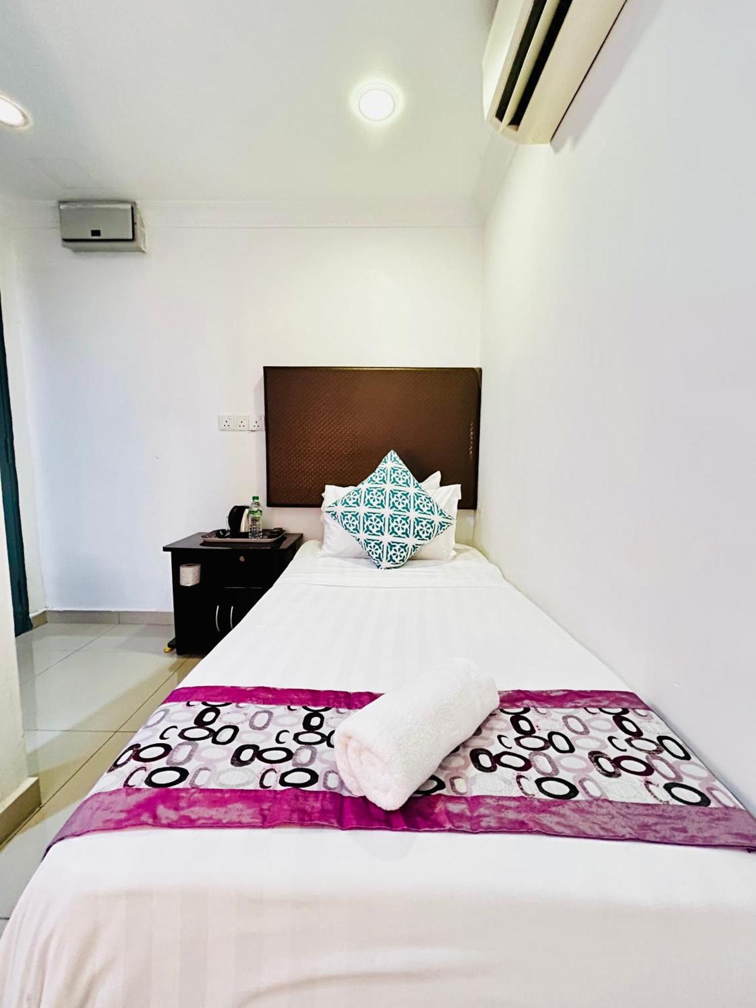 Single Room,1686494811:JPEG