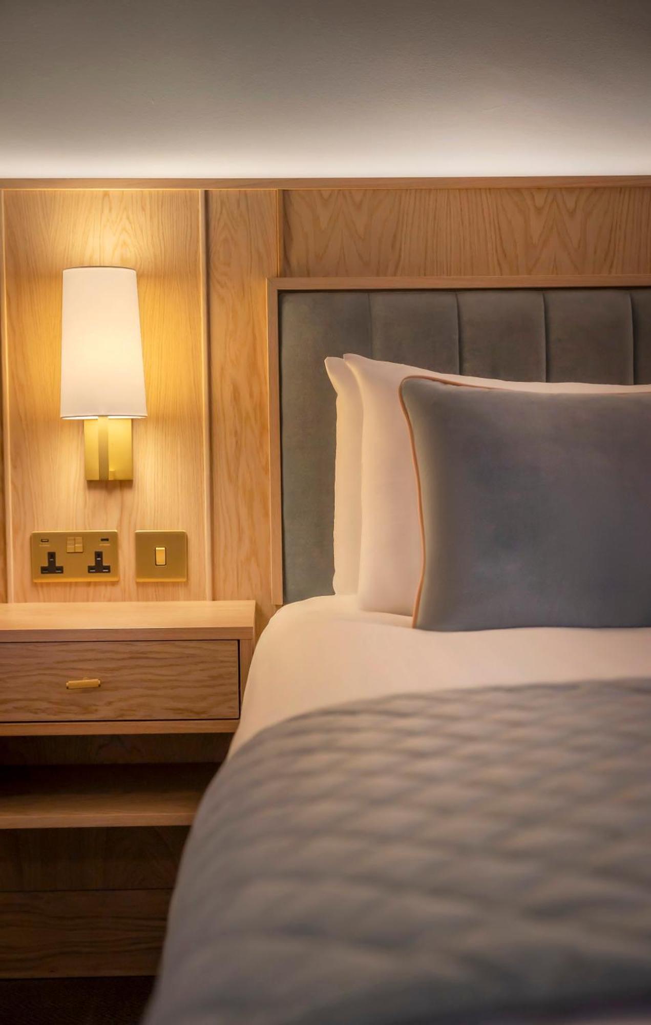 Double and Single Bed Room,1687449754:JPEG