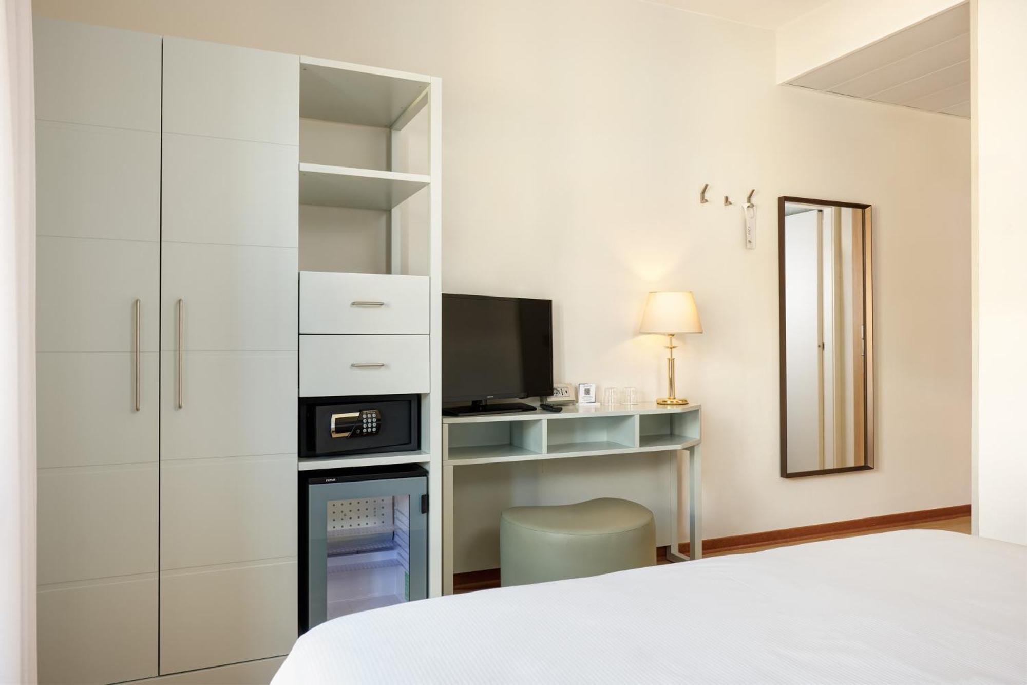 Doppelzimmer mit seitlichem Meerblick