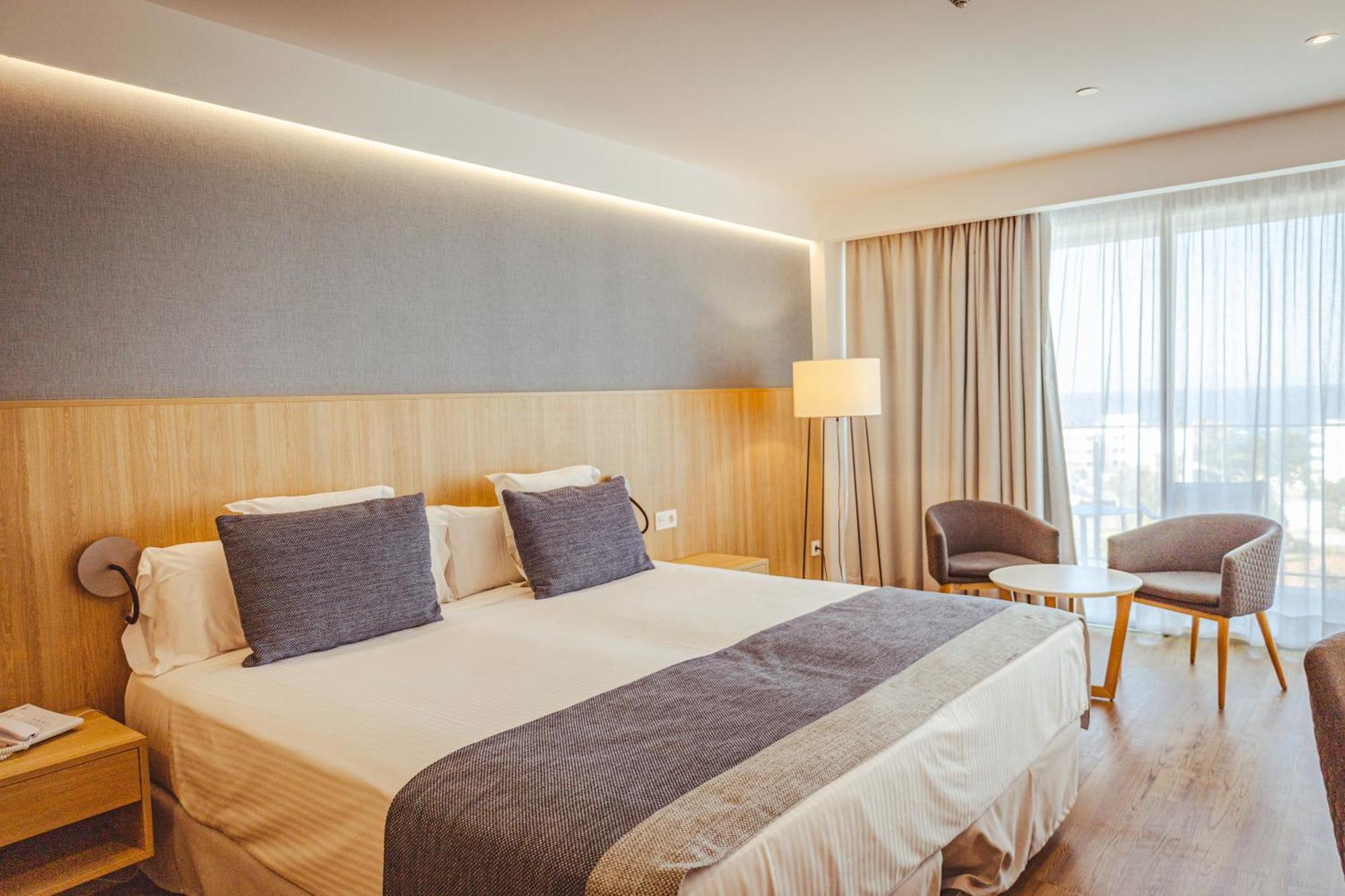 Double Room with Balcony Pool View,1692060090:JPEG