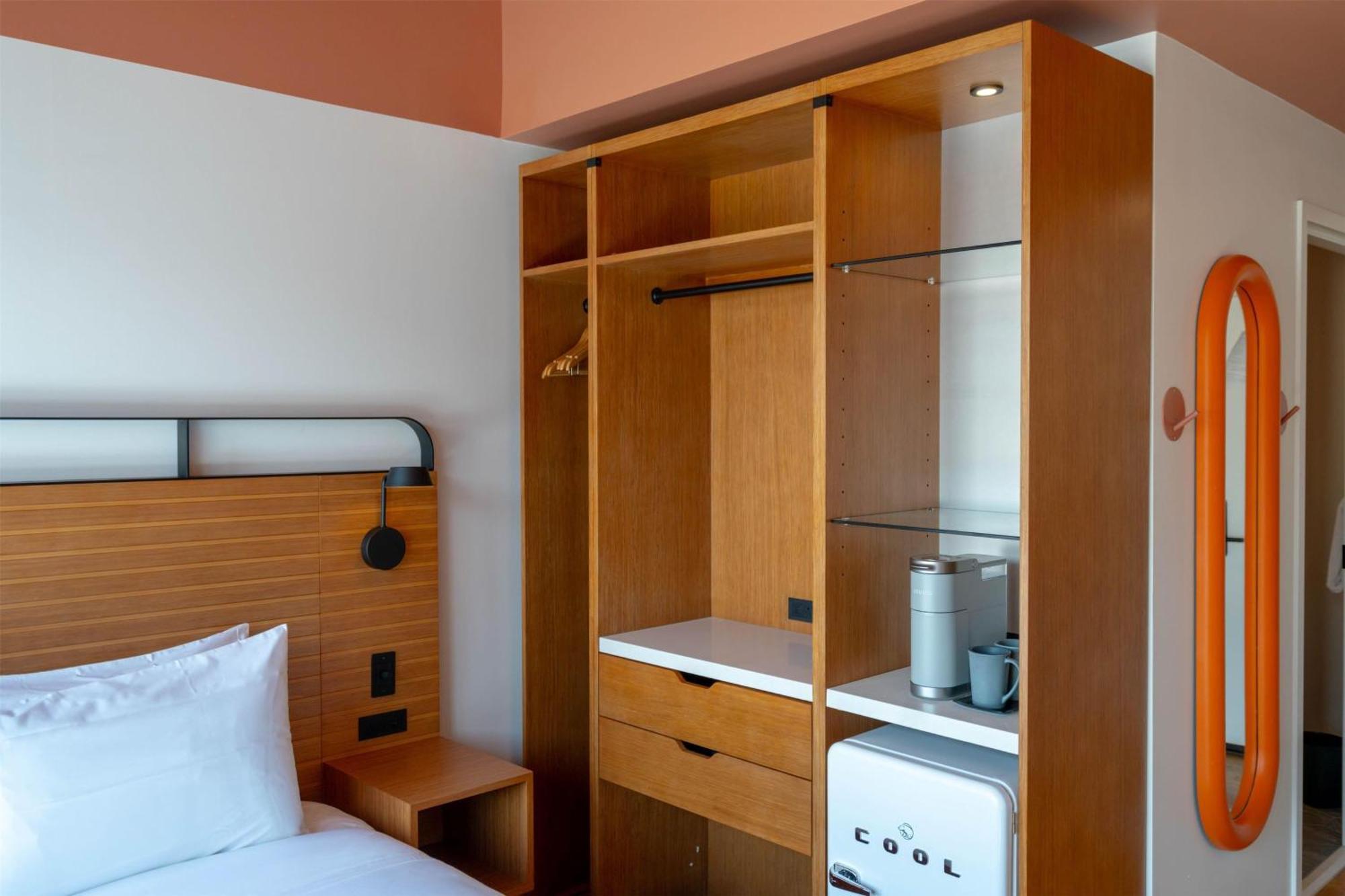 Double Room with Balcony and Pool View,1694605996:JPEG