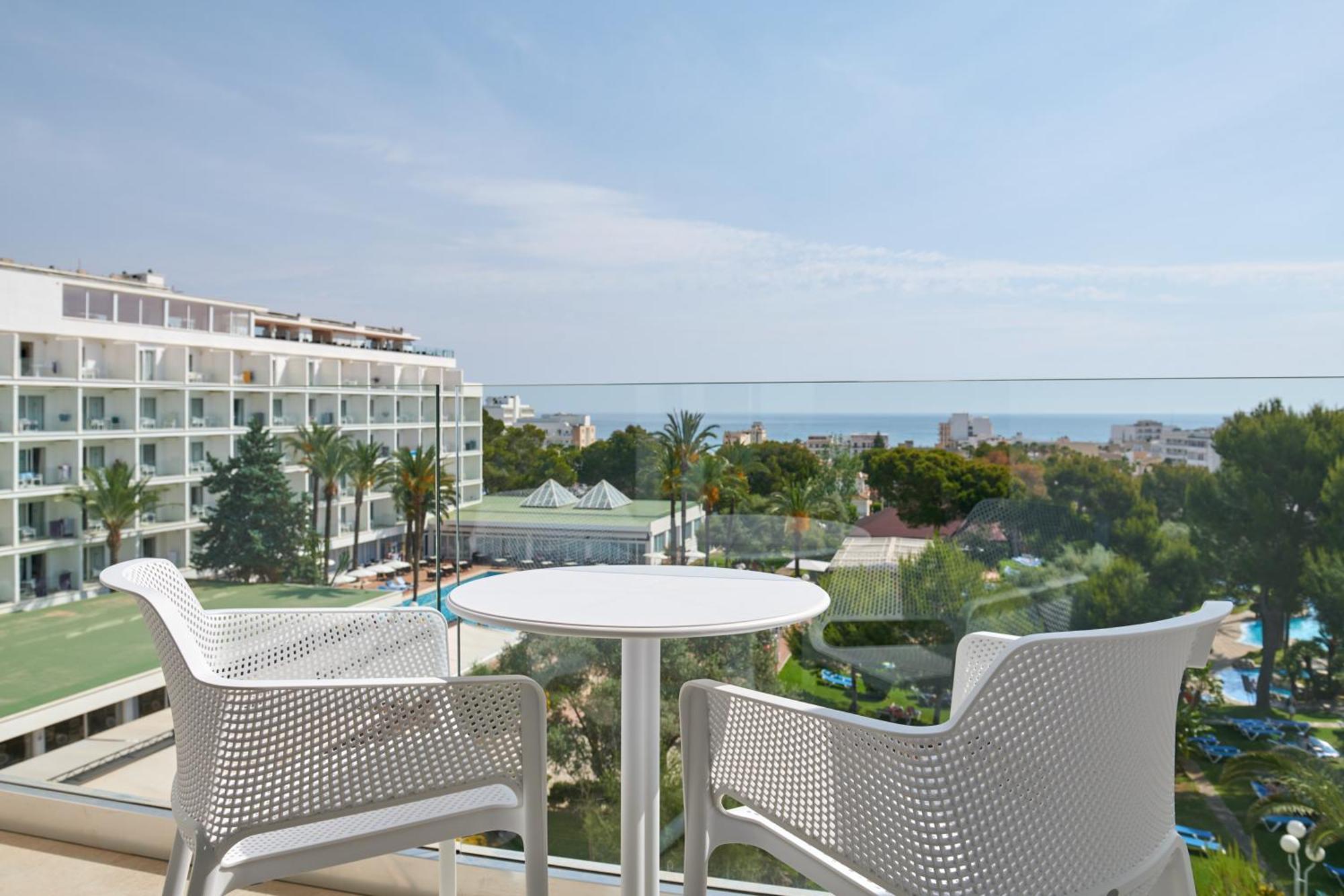 Premium Double Room with Sea View,1697789415:JPEG