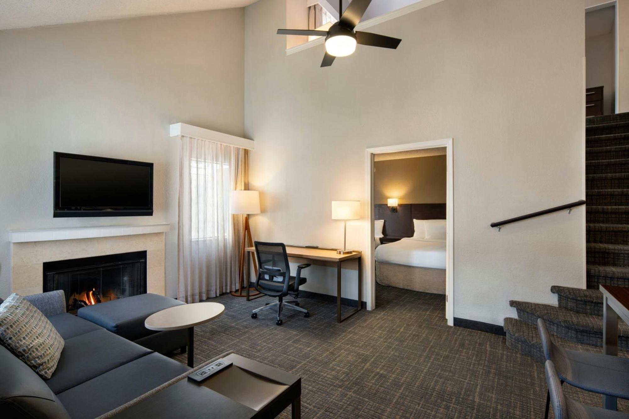 Penthouse Suite,1706817388:JPEG