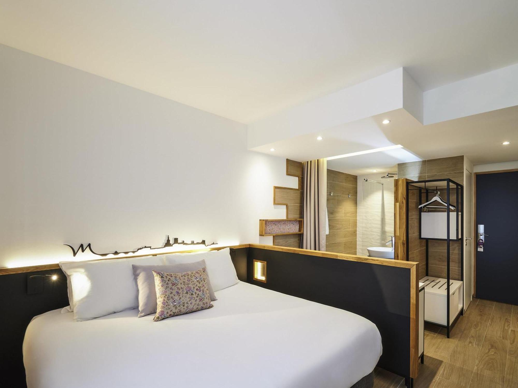Classic Double Room,1729985742:JPEG