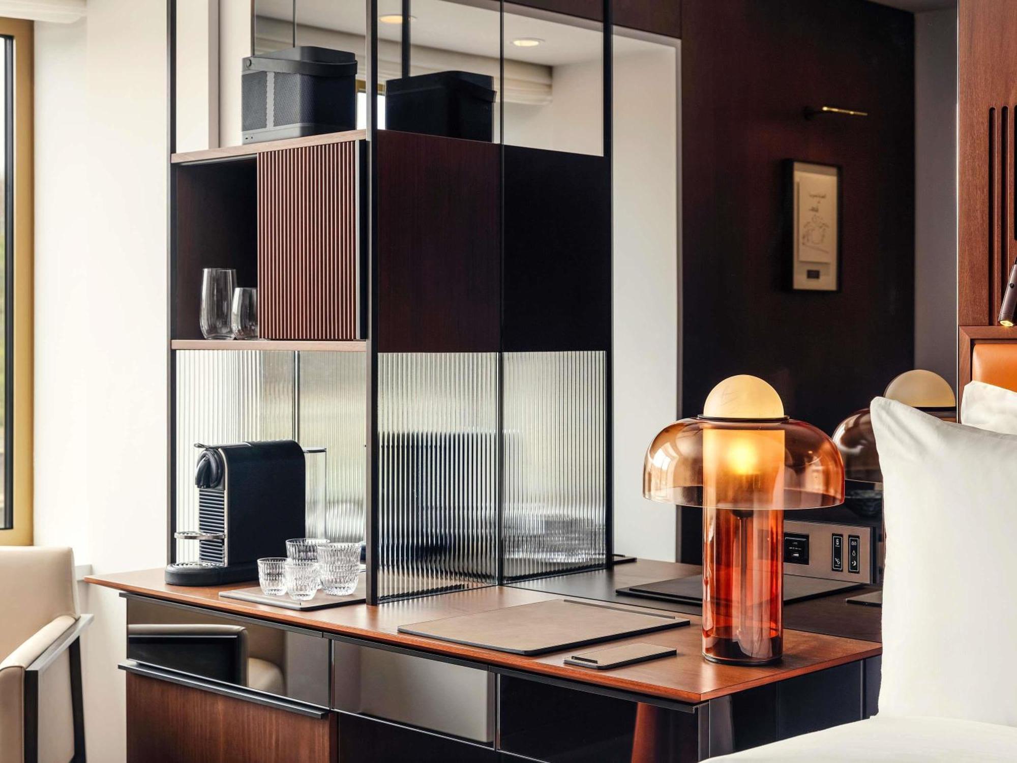 Habitación Fairmont Gold Deluxe con cama extragrande y acceso exclusivo al salón