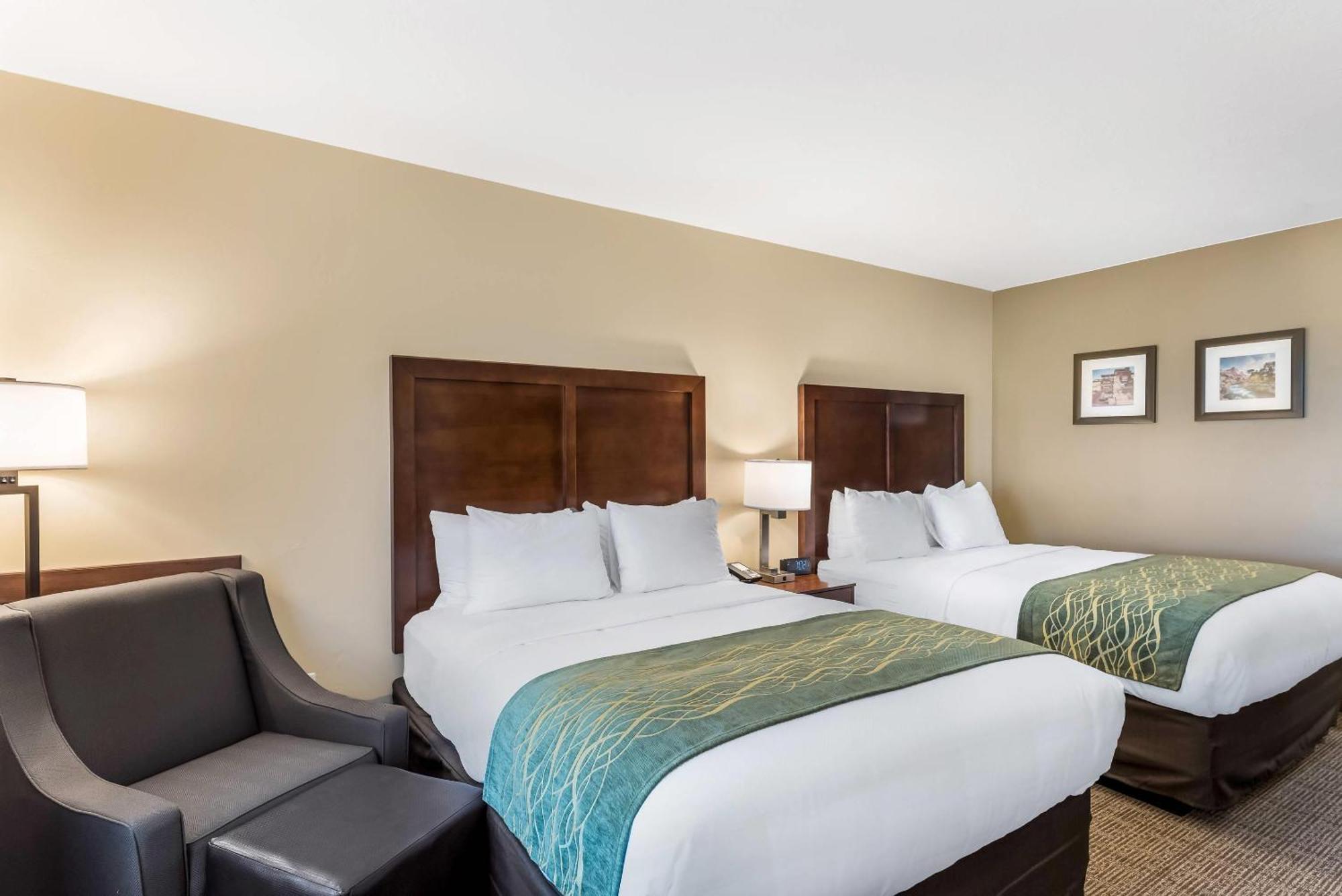 Standard Queen Room with Two Queen Beds - Non-Smoking,1723030929:JPEG
