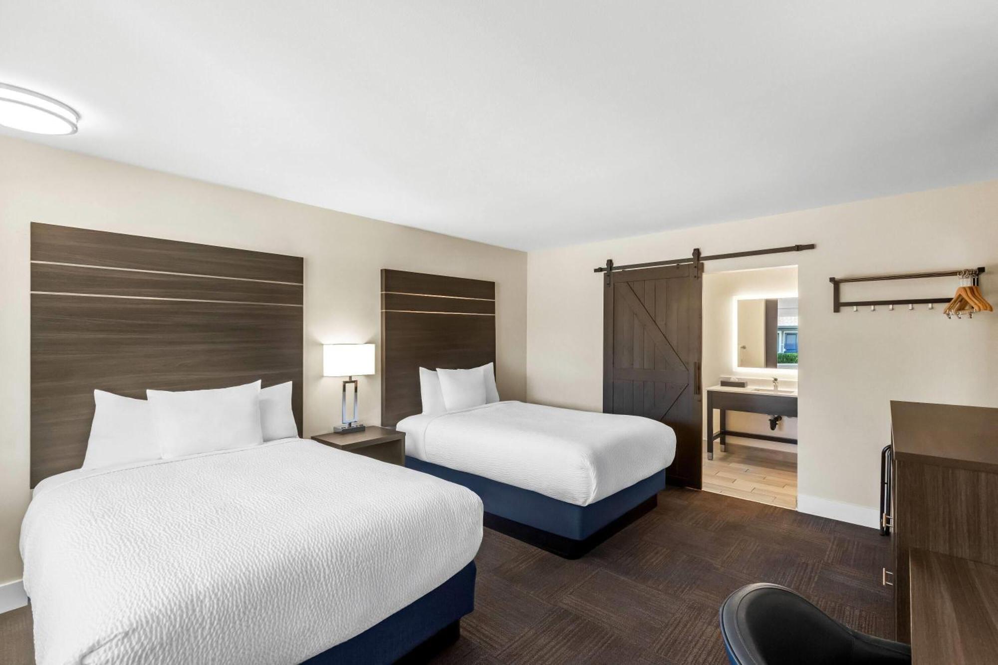 Deluxe Double Room with Two Double Beds - Non-Smoking