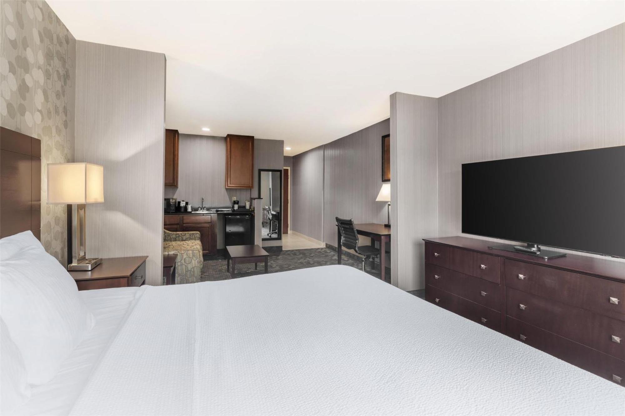 King Room with Sofa Bed - Non-Smoking