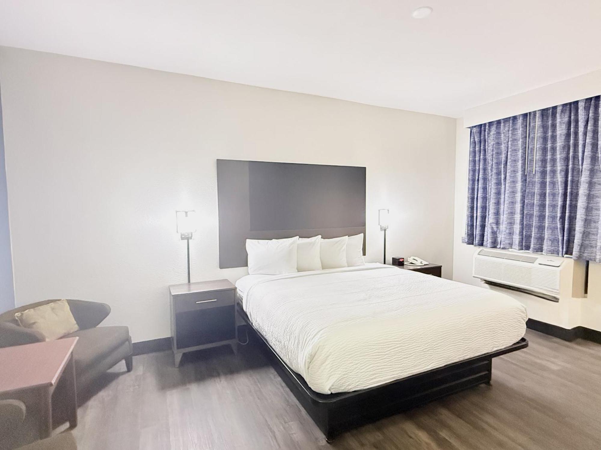 One-Bedroom King Suite, Non-Smoking,1742711058:JPEG