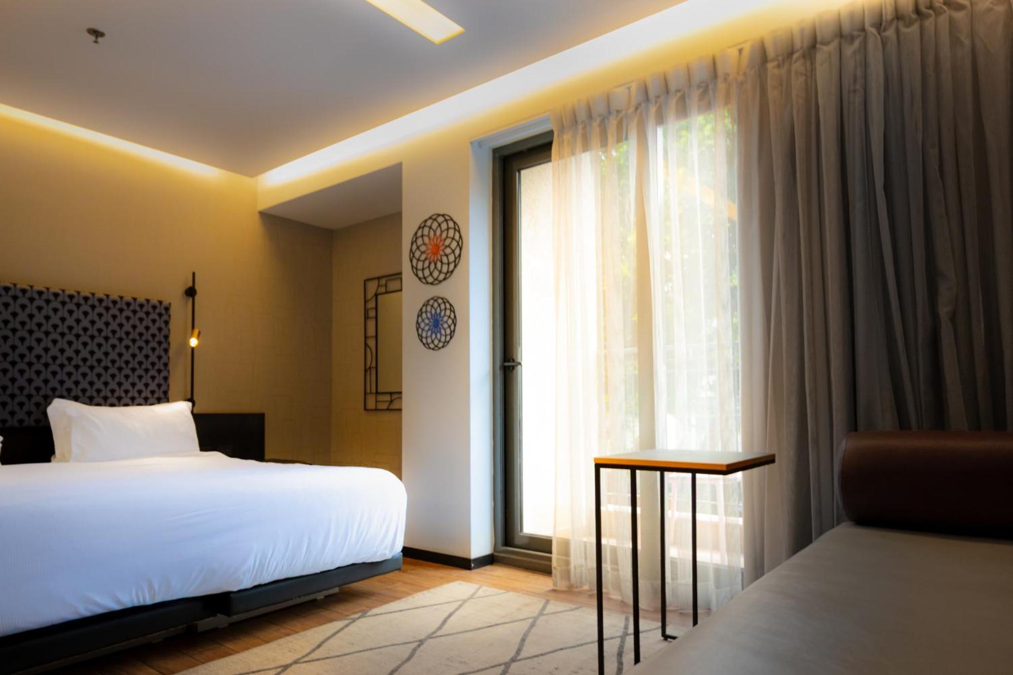 Deluxe Room with Balcony,1743447287:JPEG