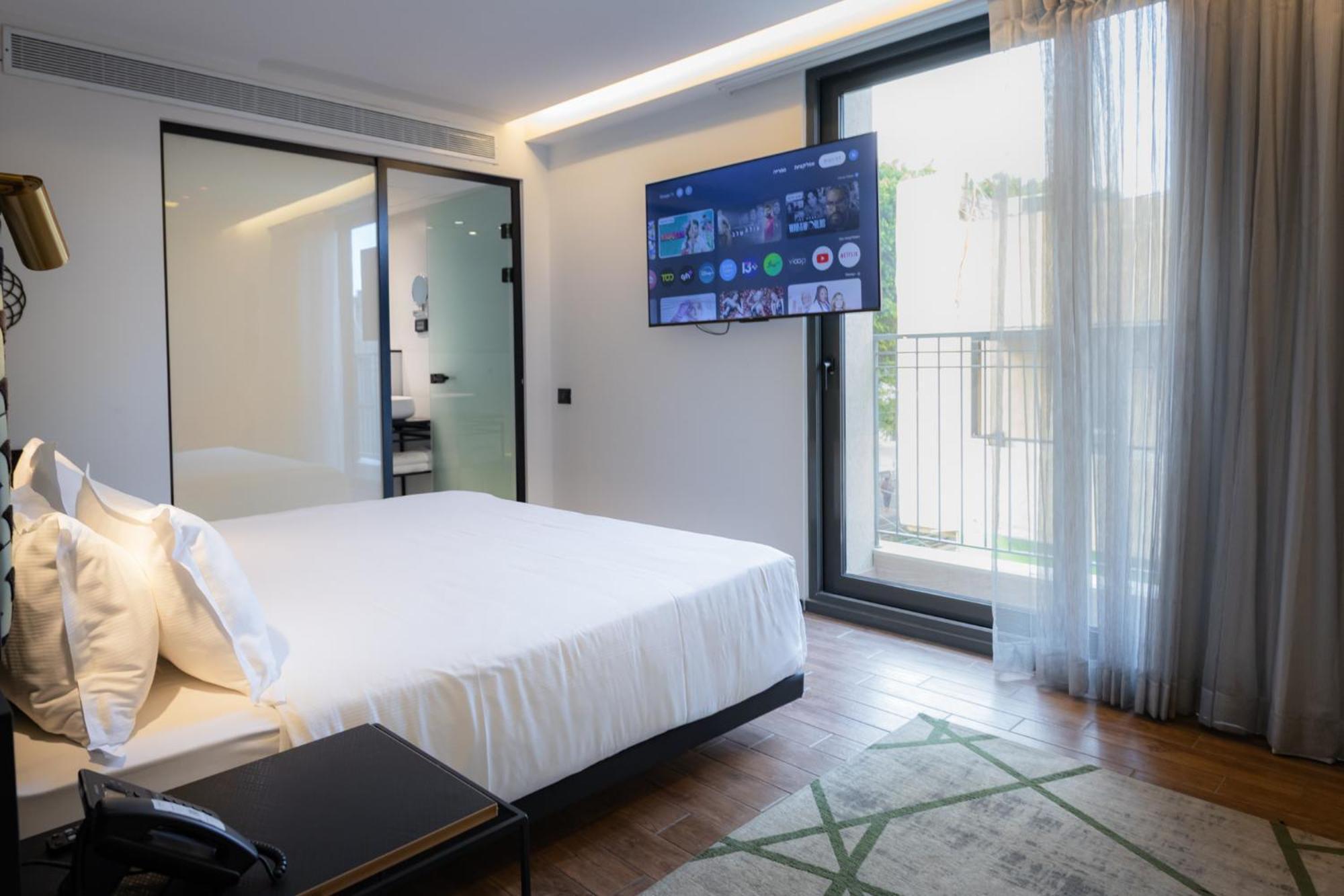 Superior Room,1743447297:JPEG