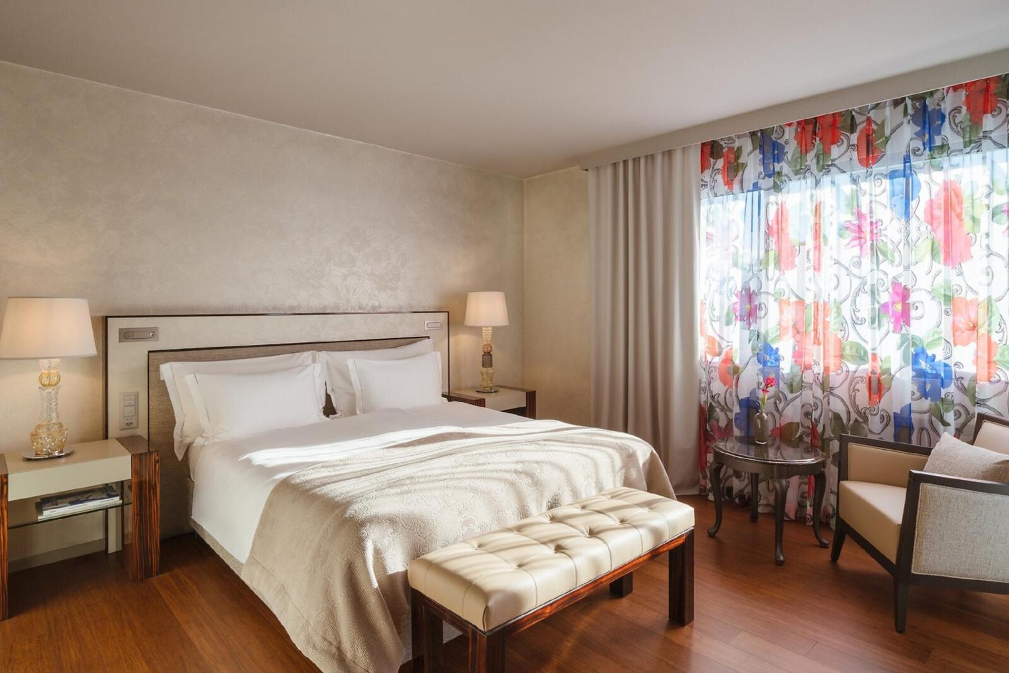 Deluxe Double Room with Partial Lake View,1756433206:JPEG