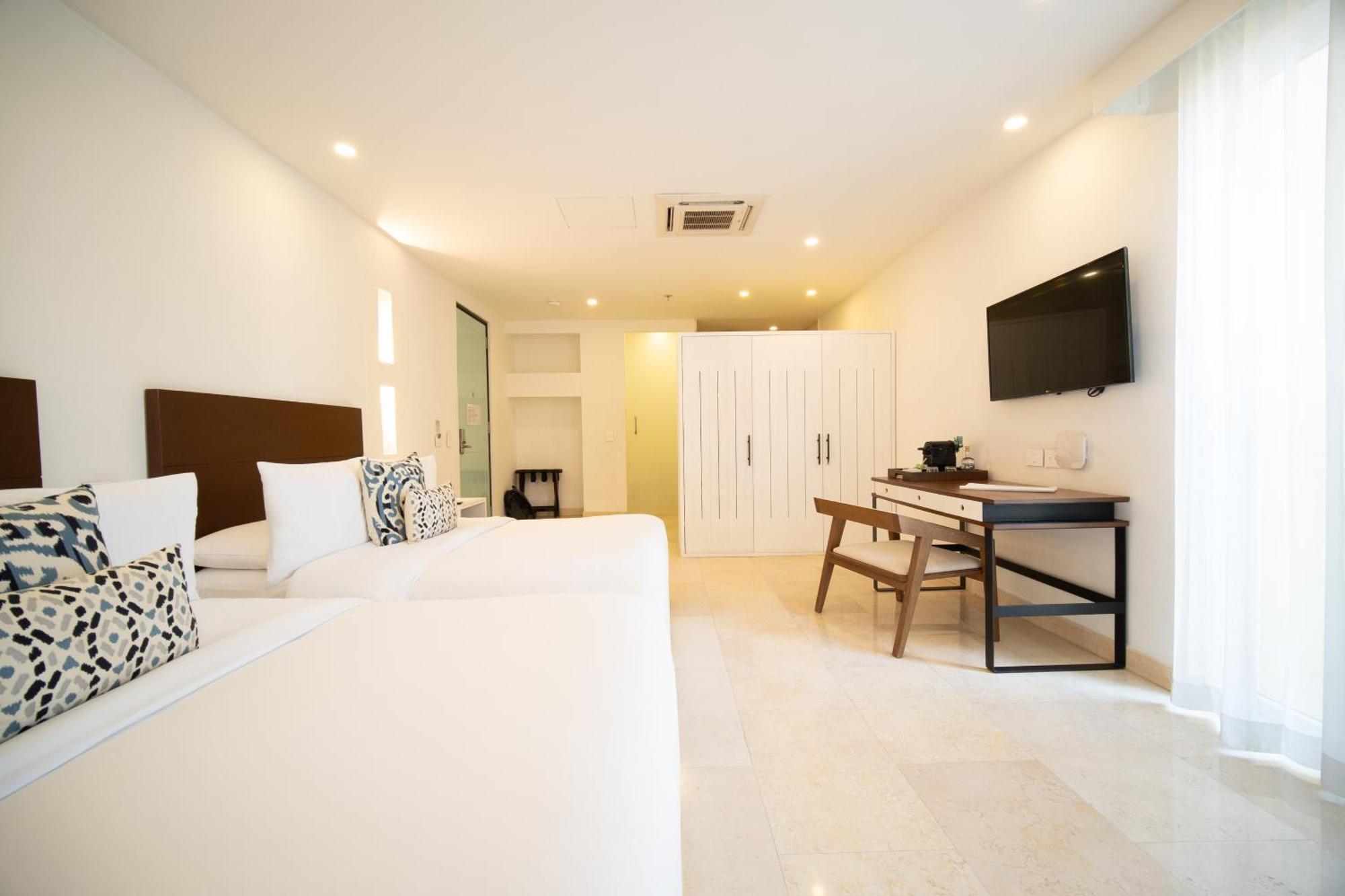Superior Double Room with Two Double Beds and View,1756449680:JPEG