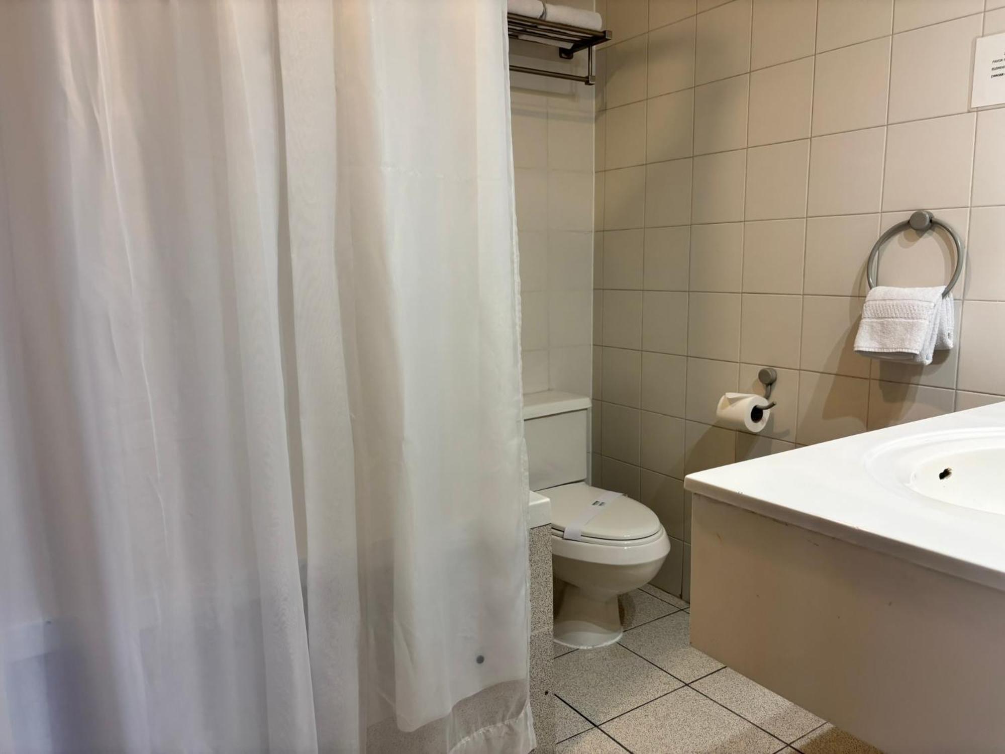 Suite,1756525628:JPEG