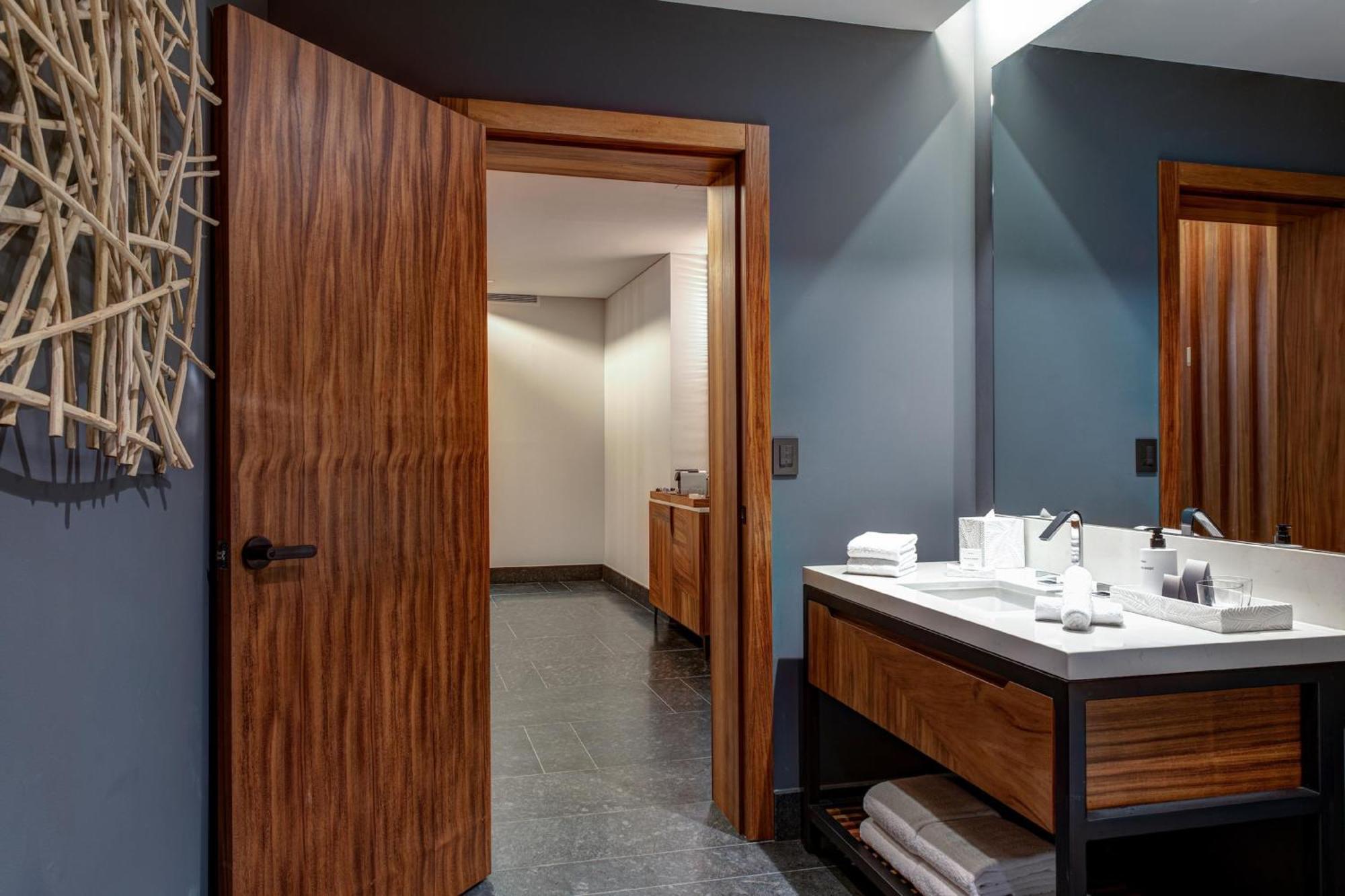 Presidential King Suite,1756806704:JPEG