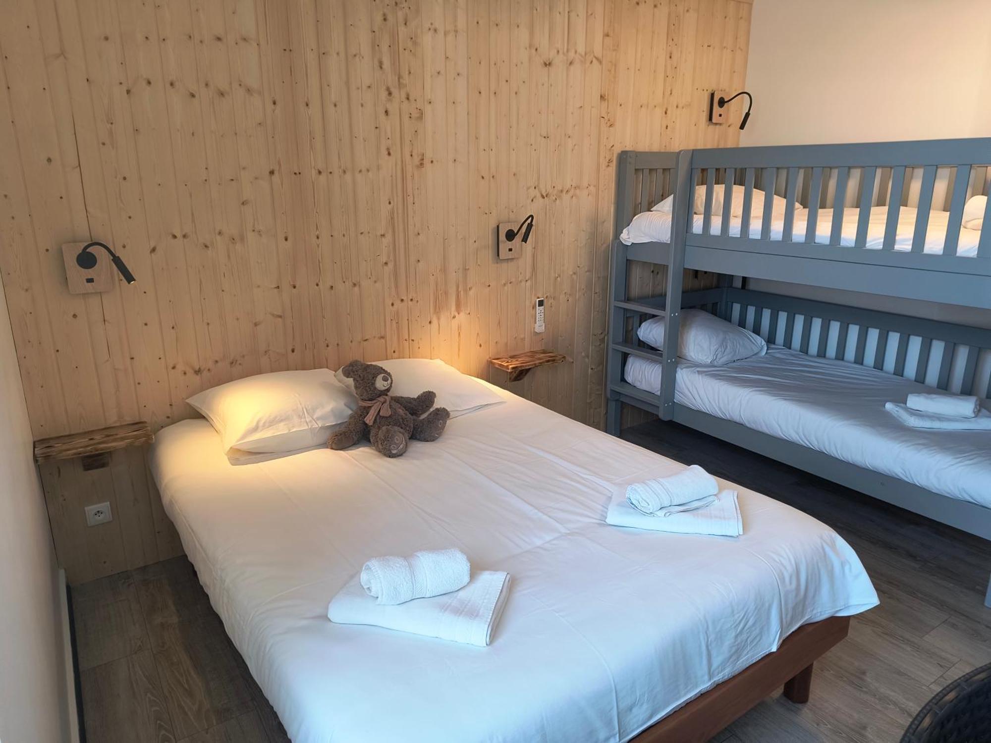 Chambre Quadruple - Accessible aux Personnes à Mobilité Réduite