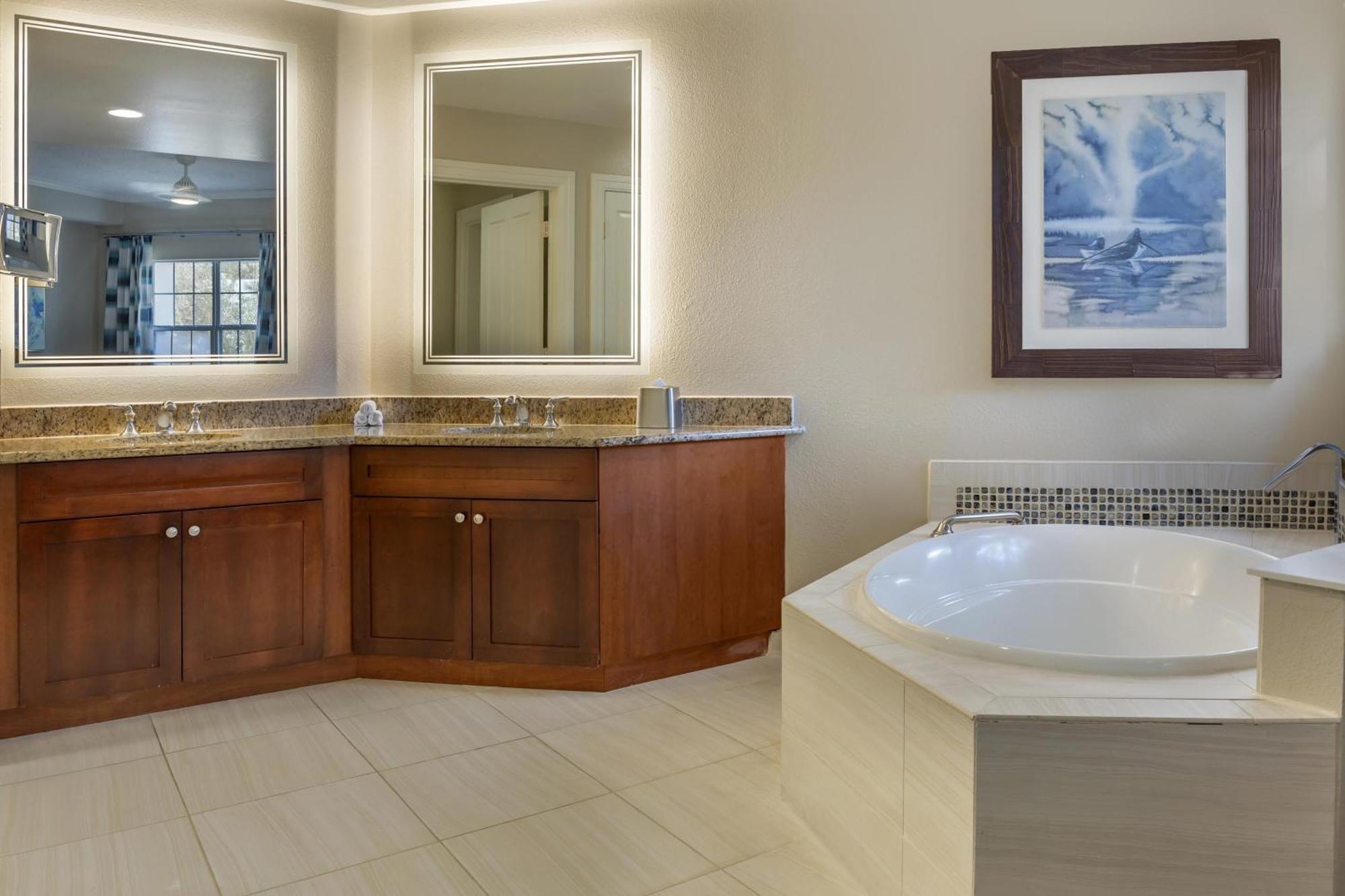 One-Bedroom King Suite with Sofa Bed,1758304710:JPEG