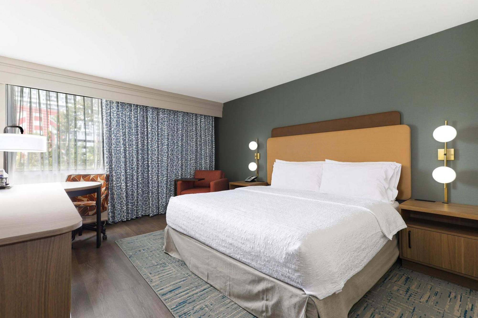 Chambre Lit King-Size - Accessible aux Personnes à Mobilité Réduite - Non-Fumeurs
