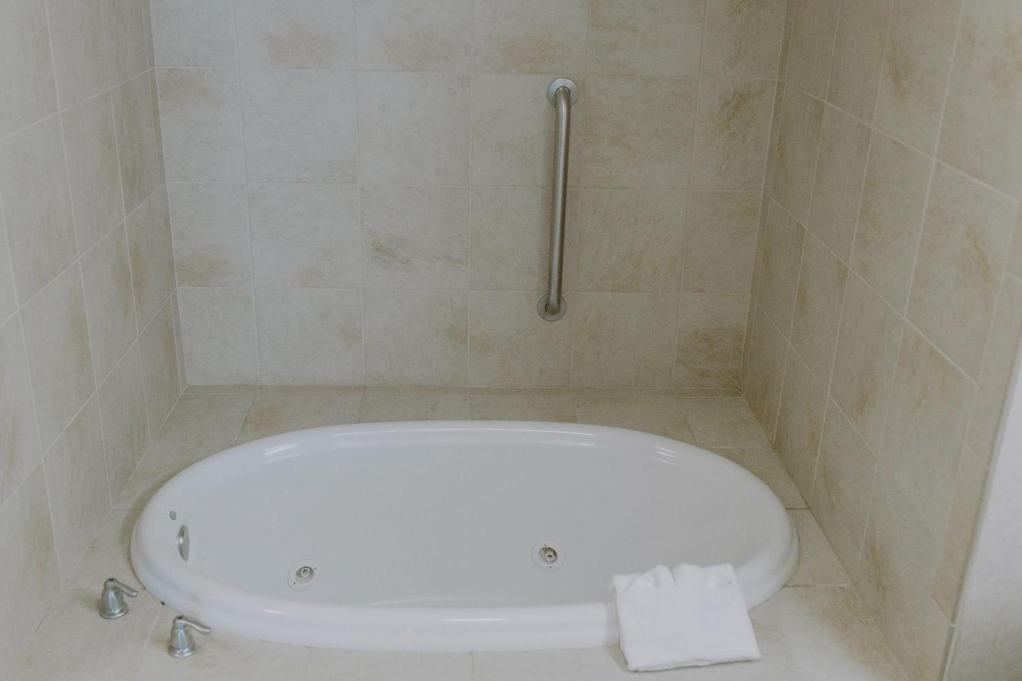 King Studio Suite Whirlpool Non-Smoking
