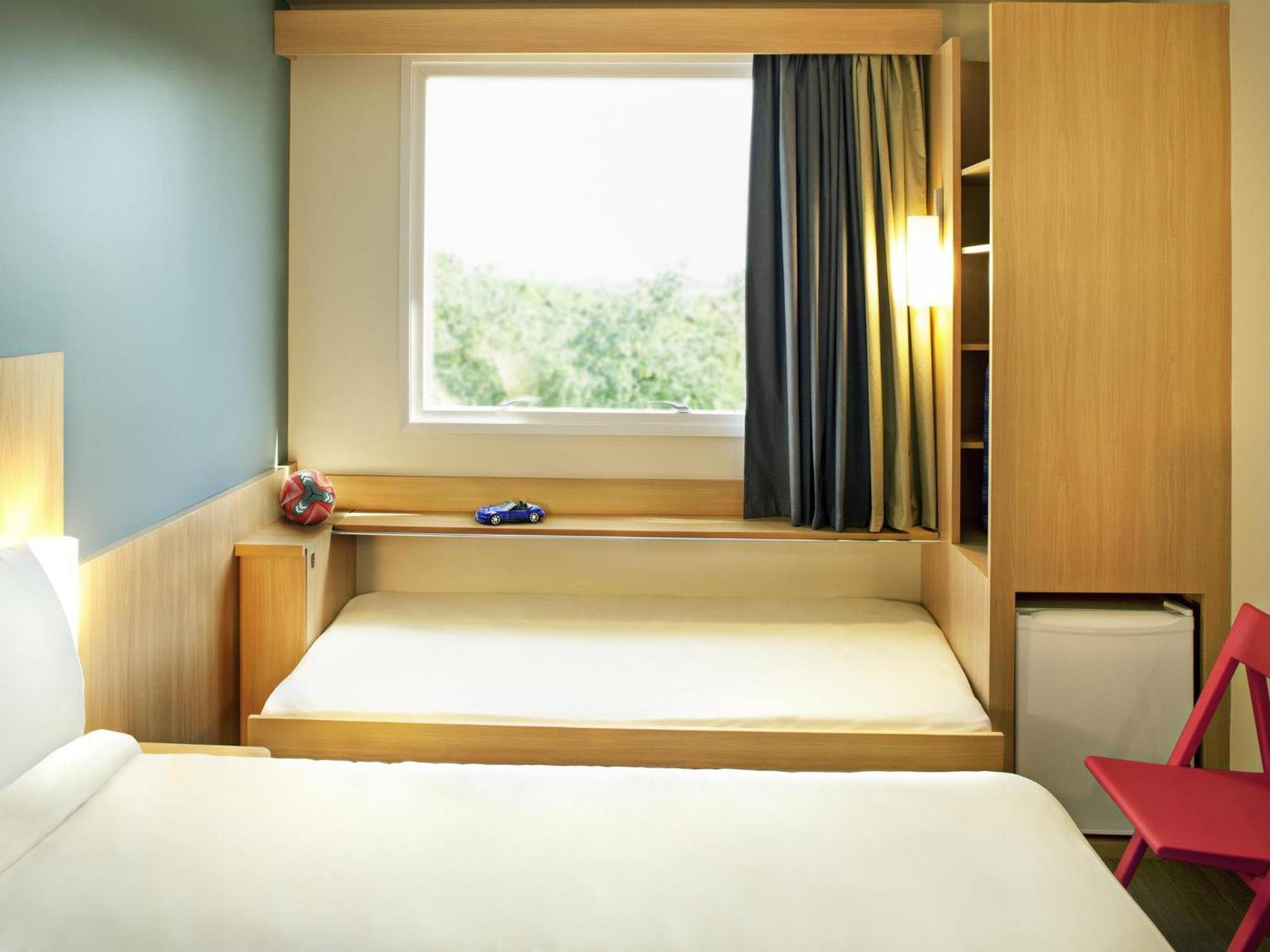 Quarto Duplo Standard com Cama de Criança