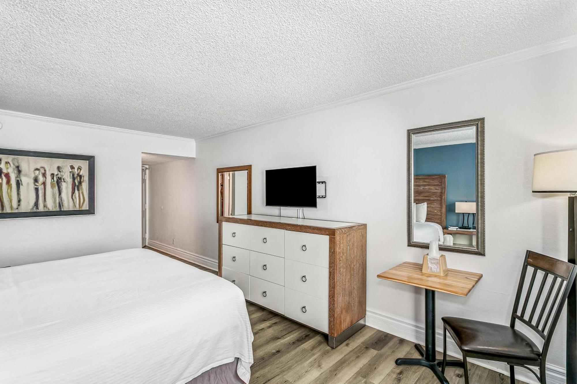Standard Queen Room Two Queen Beds