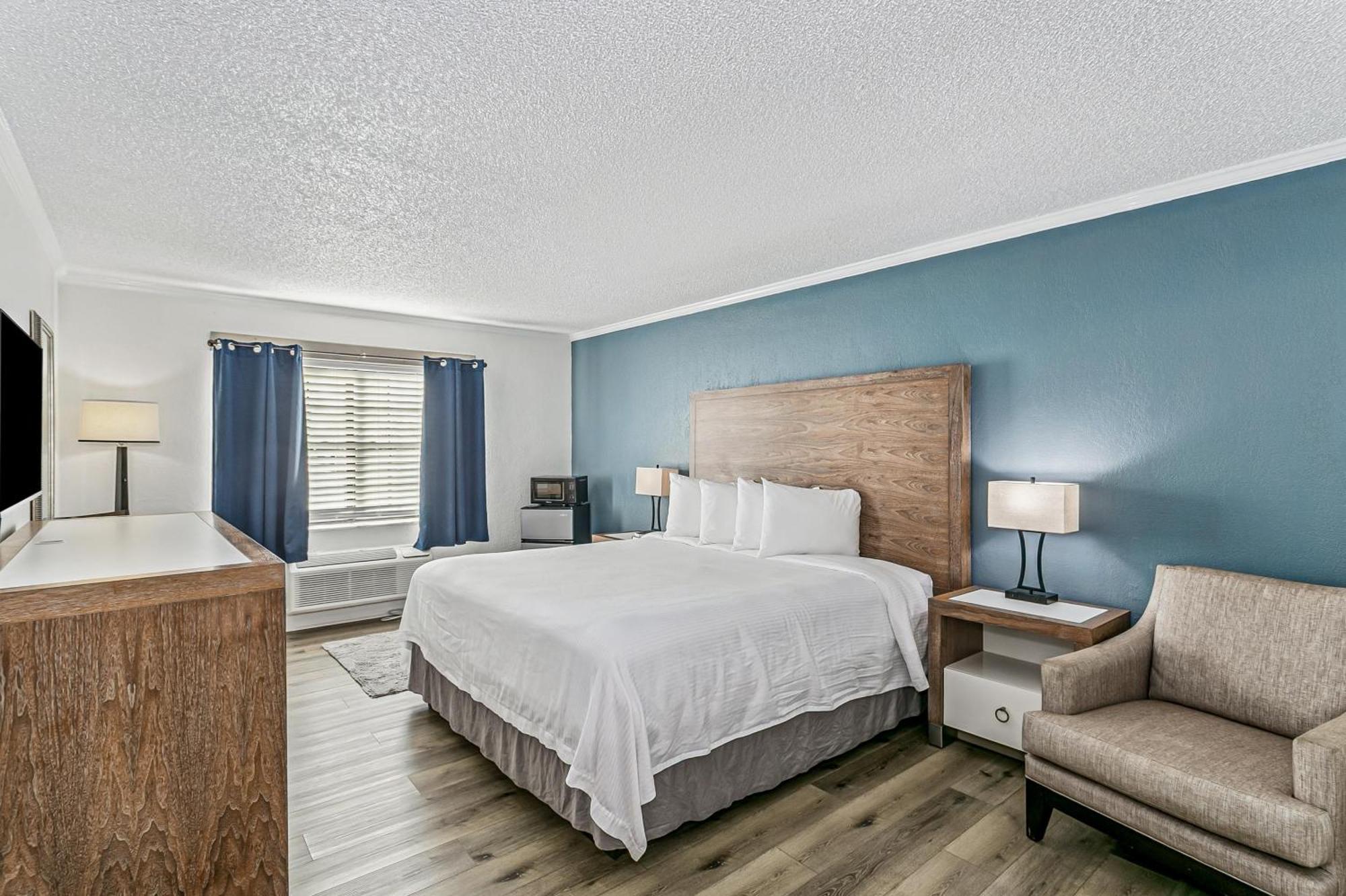 Deluxe King Room