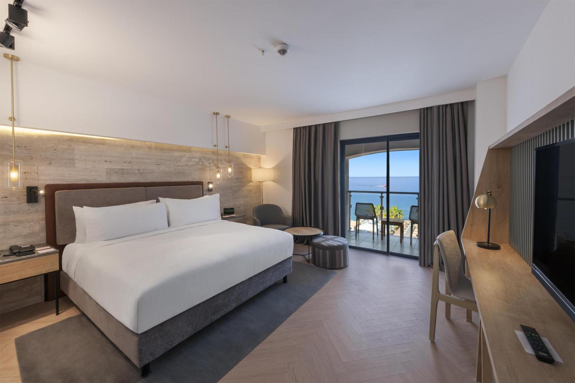 Deluxe Hoekkamer met Kingsize Bed en Uitzicht op Zee
