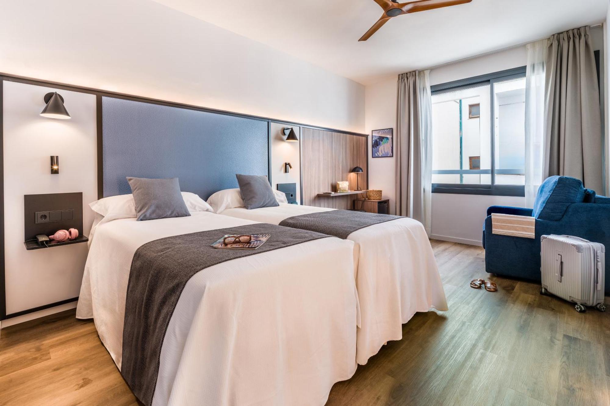Quarto Econômico com 2 Camas de Solteiro