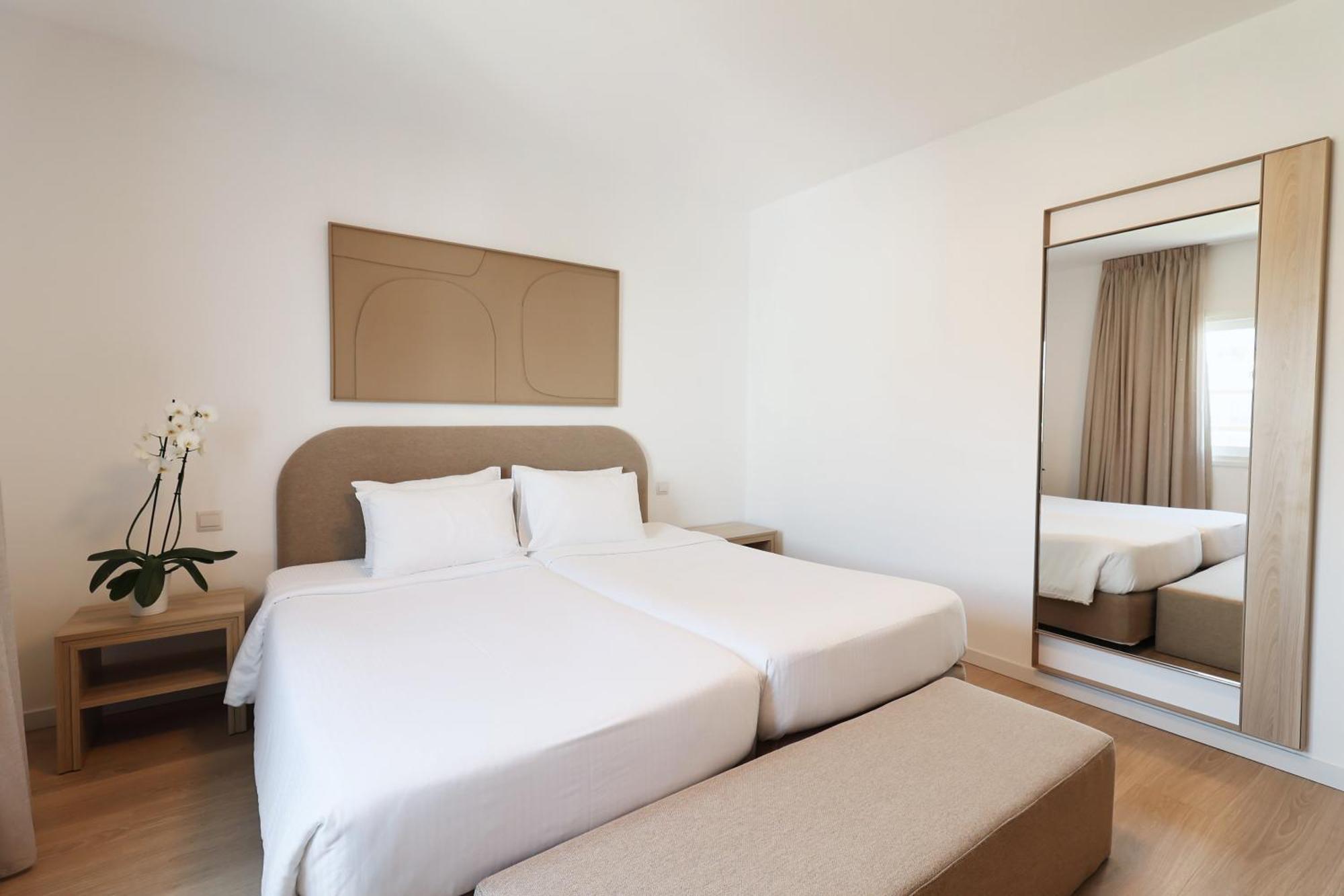 One-Bedroom Deluxe Apartment