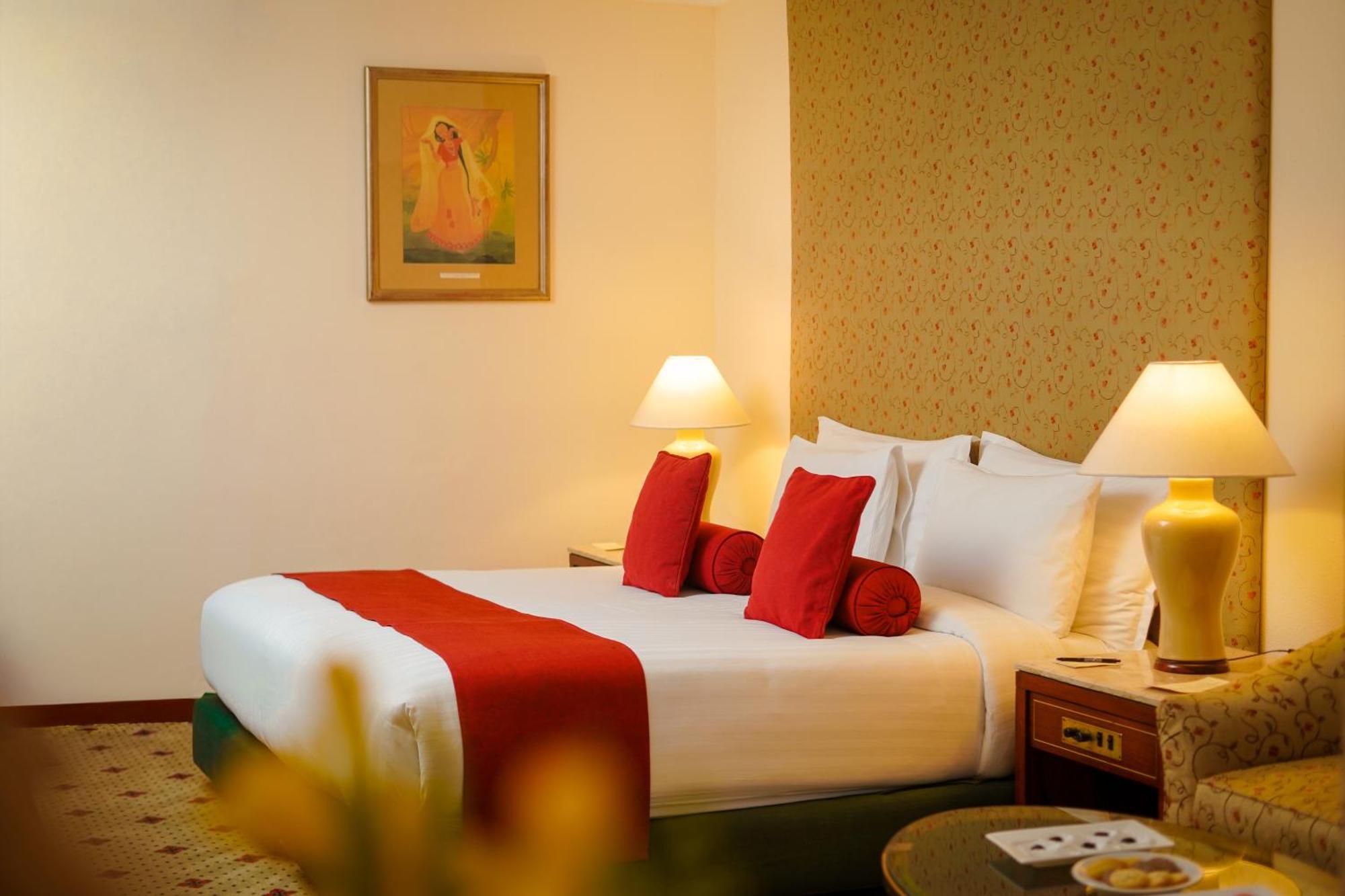 Avari World Traveler Room