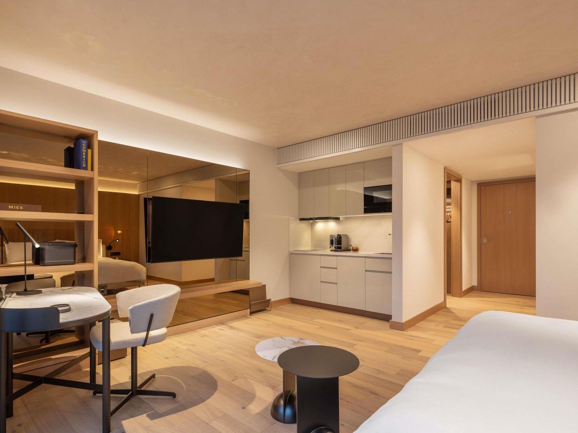 Residencia tipo estudio con cama extragrande y cocina