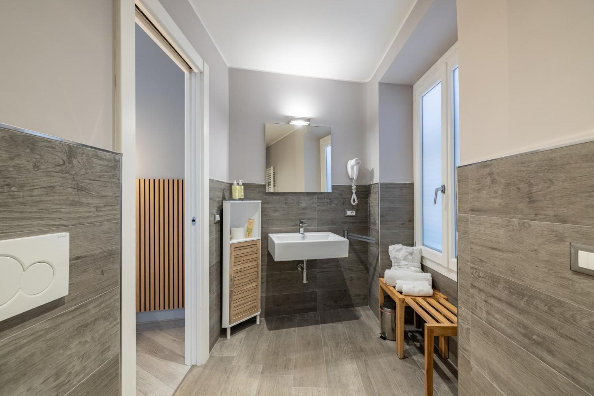 Dreibettzimmer mit eigenem Bad