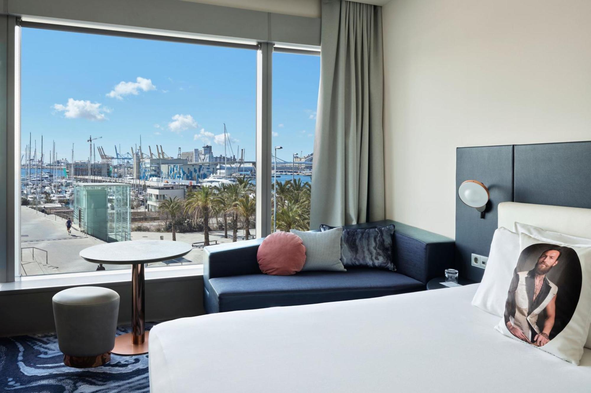 Pemier Twin Guest Room Two Single Beds Marina View