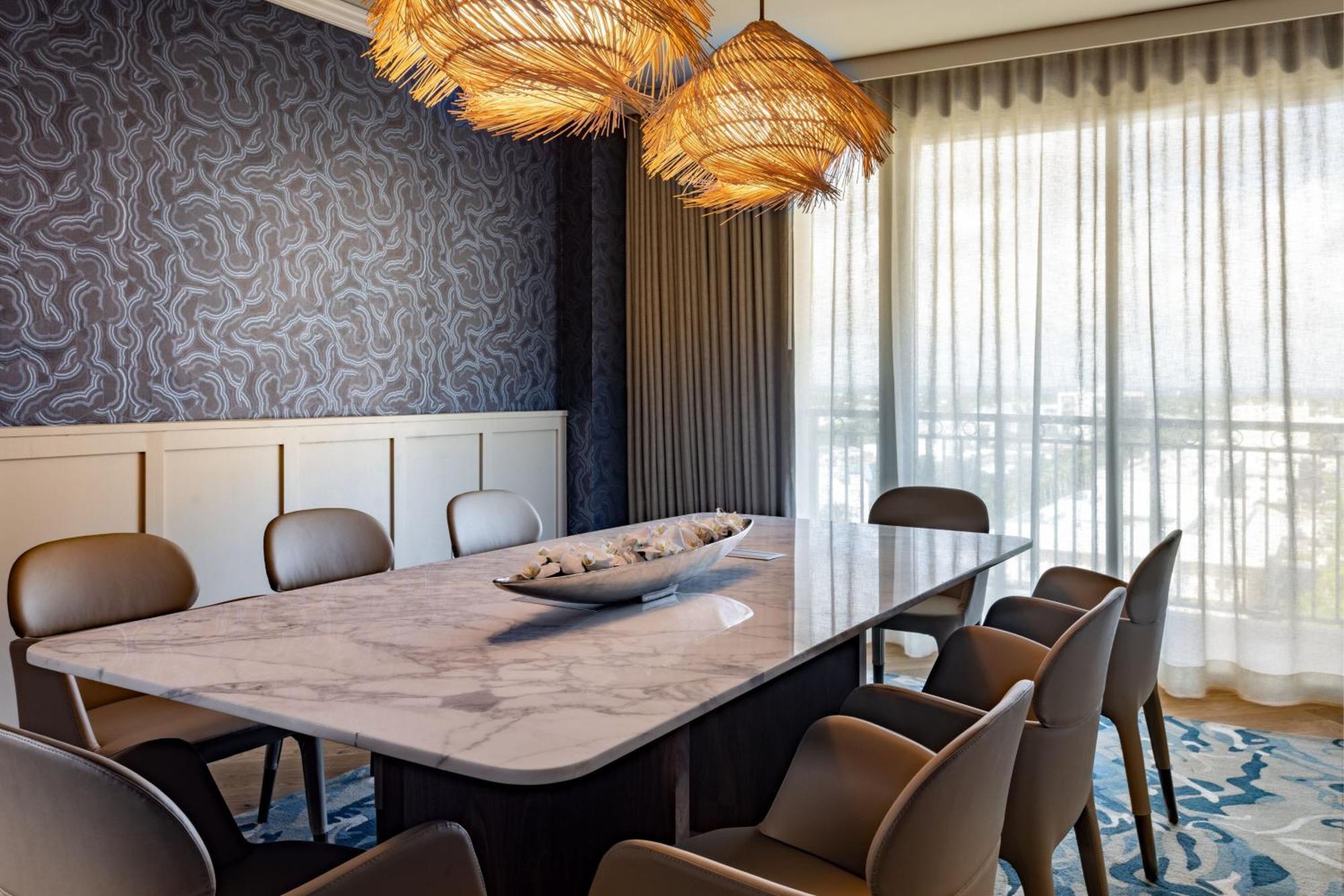 Suite de 1 dormitorio con vistas frontales al mar y acceso al club