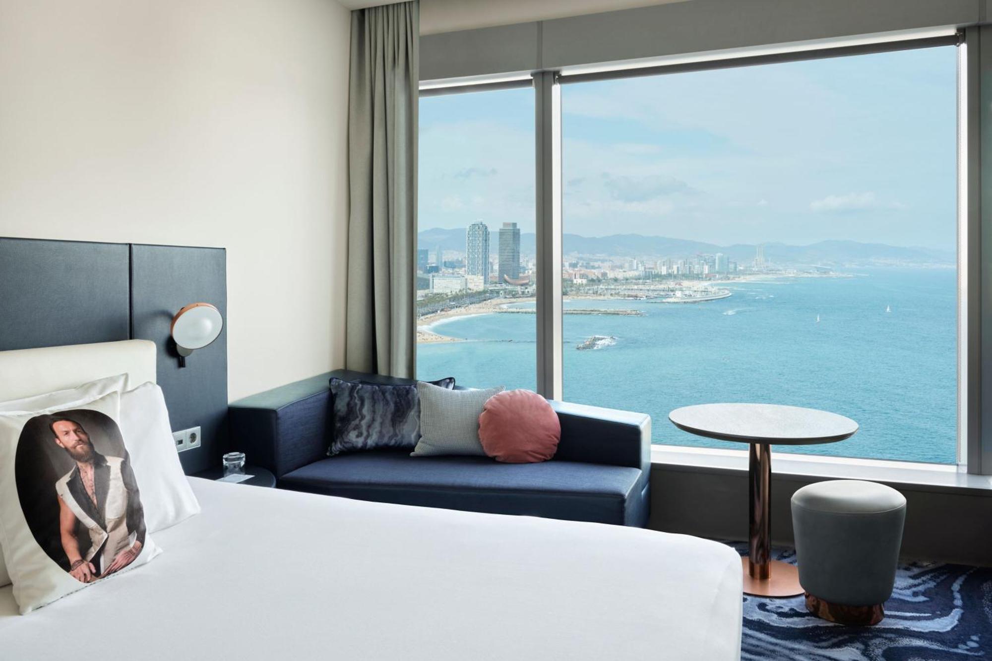 Superior Sky Twin Room Two Twin Beds Skyline View