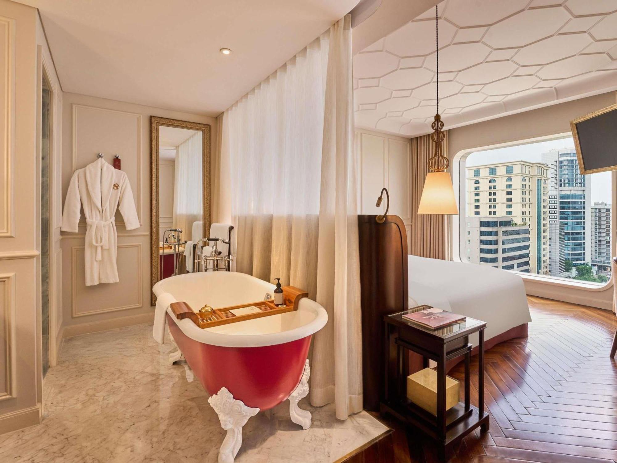 Grand Deluxe Room 1 King Size Bed City View