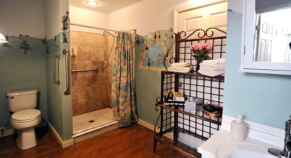 Deluxe Double Room with Bath,192857461:JPEG