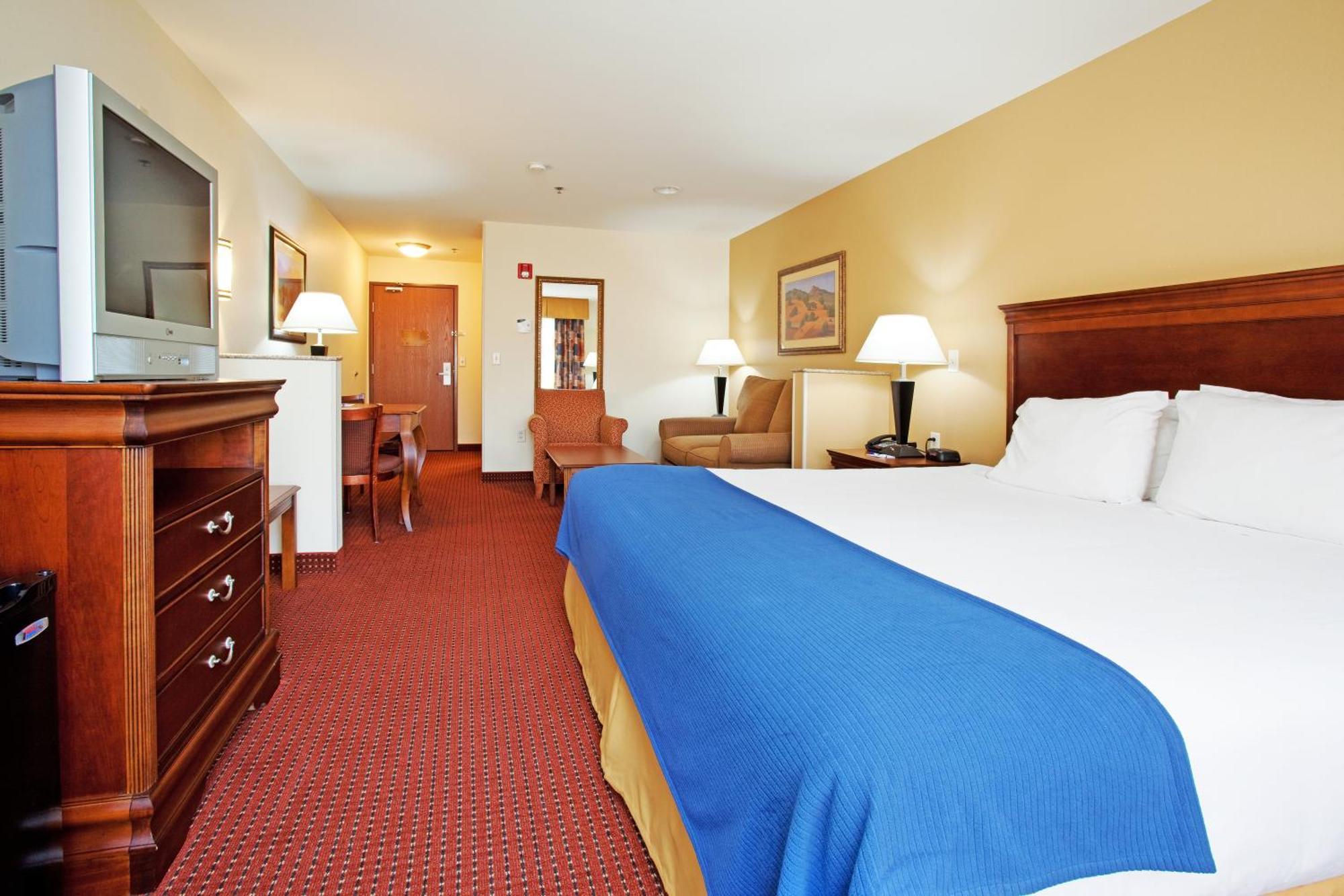 Standard King Room with Sofa Bed
