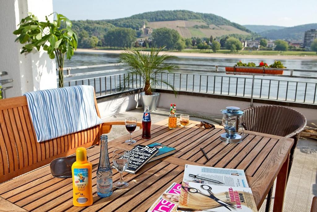 Doppelzimmer mit Balkon und Flussblick