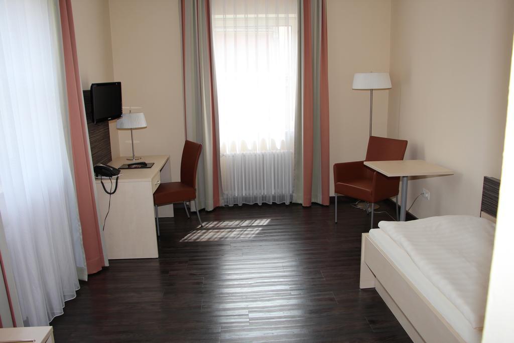 Single Room,228342914:JPEG