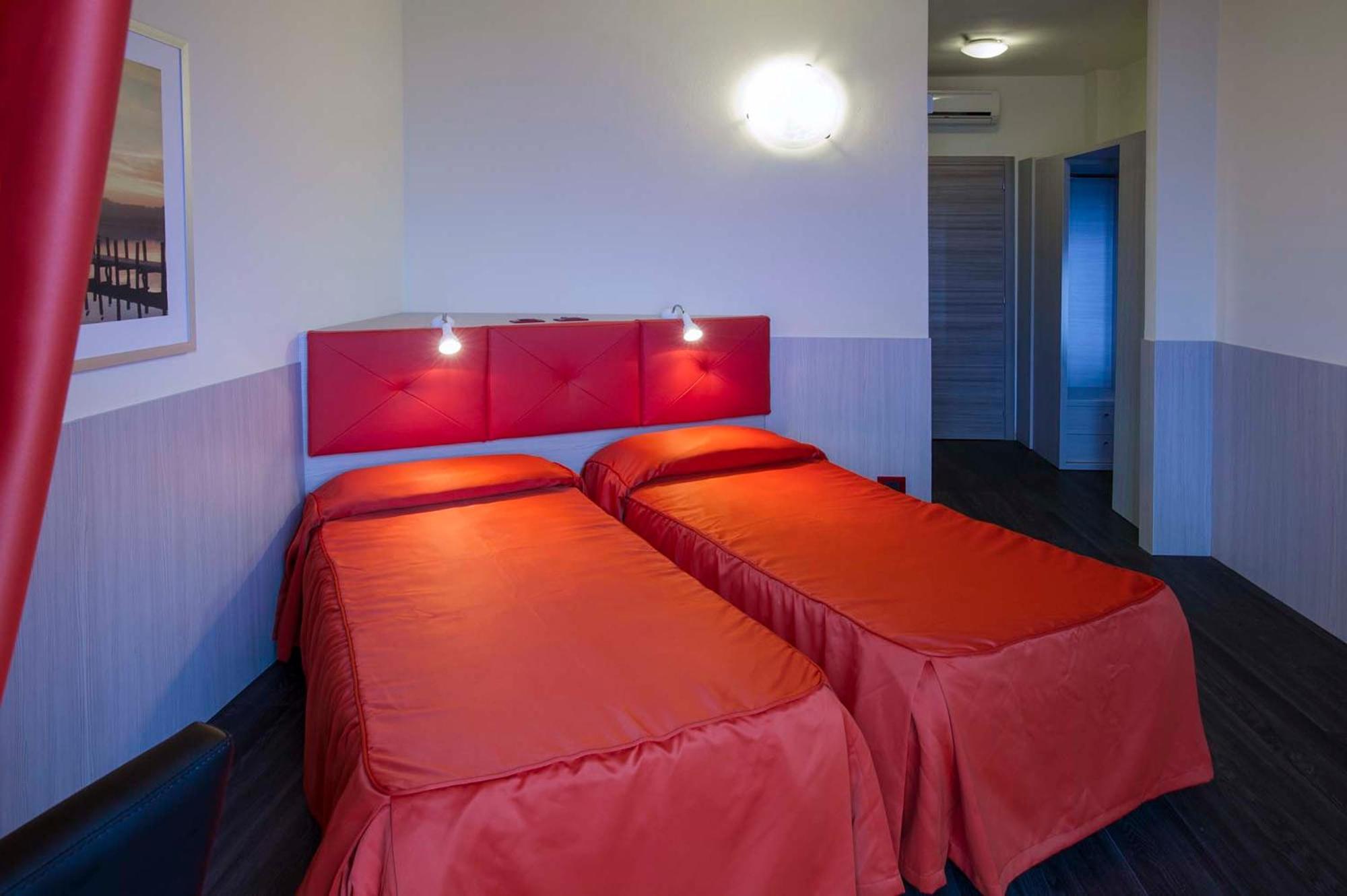 Tweepersoonskamer met 1 of 2 Bedden en Uitzicht op het Meer.