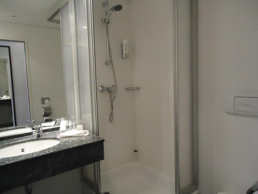 Single Room,325036153:JPEG