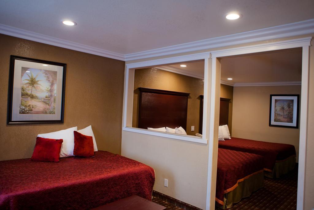 Double Queen Room