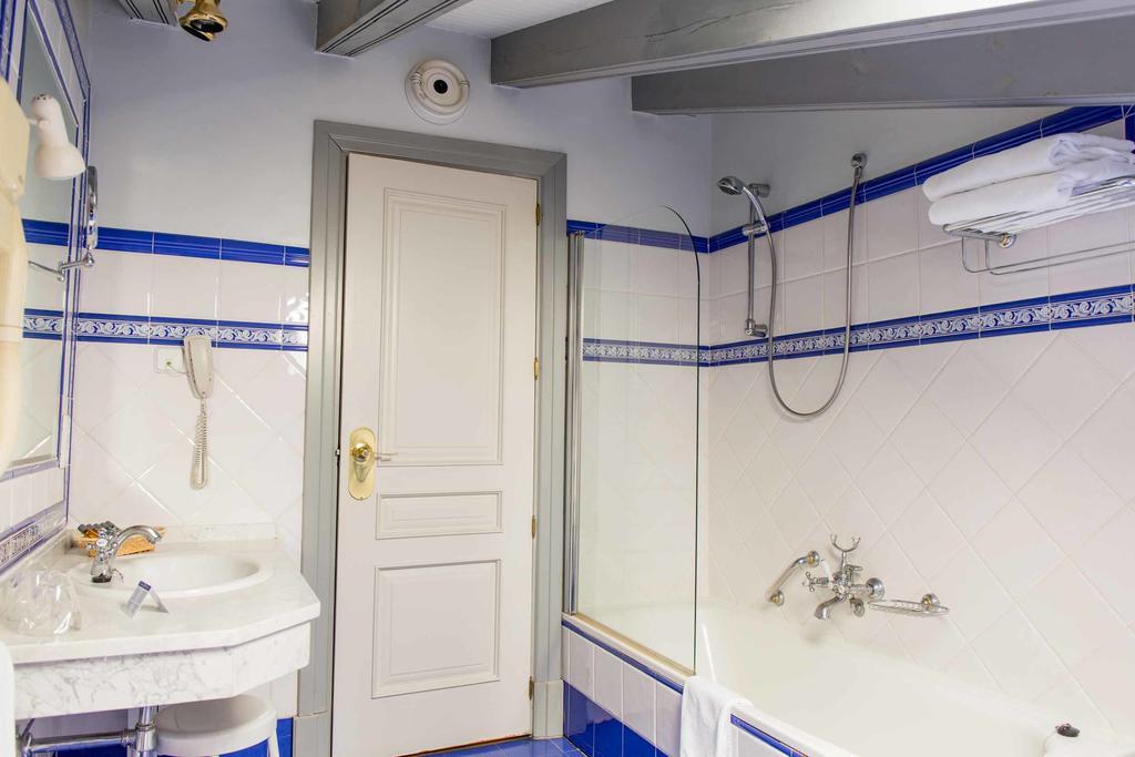 Single Room,807084090:JPEG