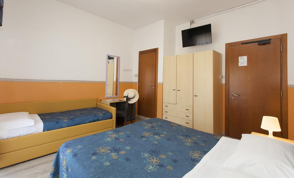 Triple Room,397681293:JPEG