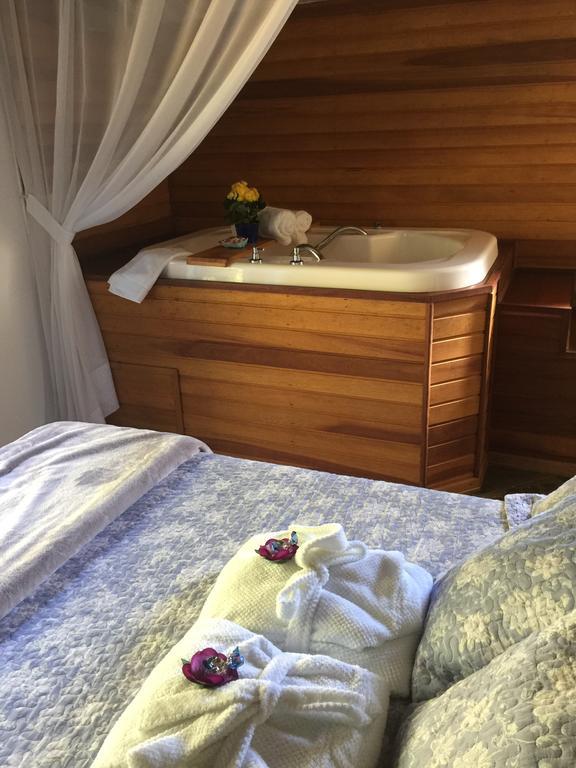 Suíte Queen com Banheira de Hidromassagem