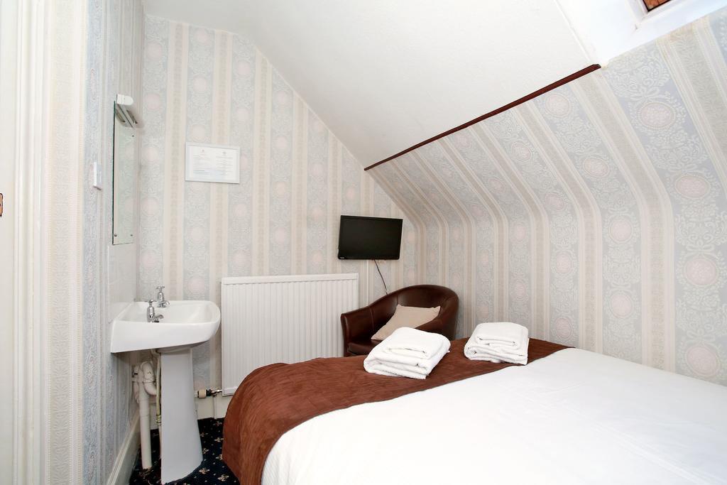 Standard Double Room with Shared Bathroom