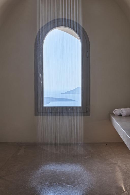 Suite Aqua con Vasca Immersione Privata ad Acqua Fredda e Vista Caldera
