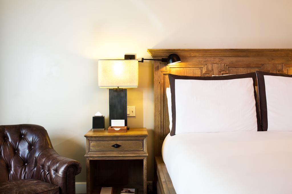 Deluxe Queen Room,685372089:JPEG