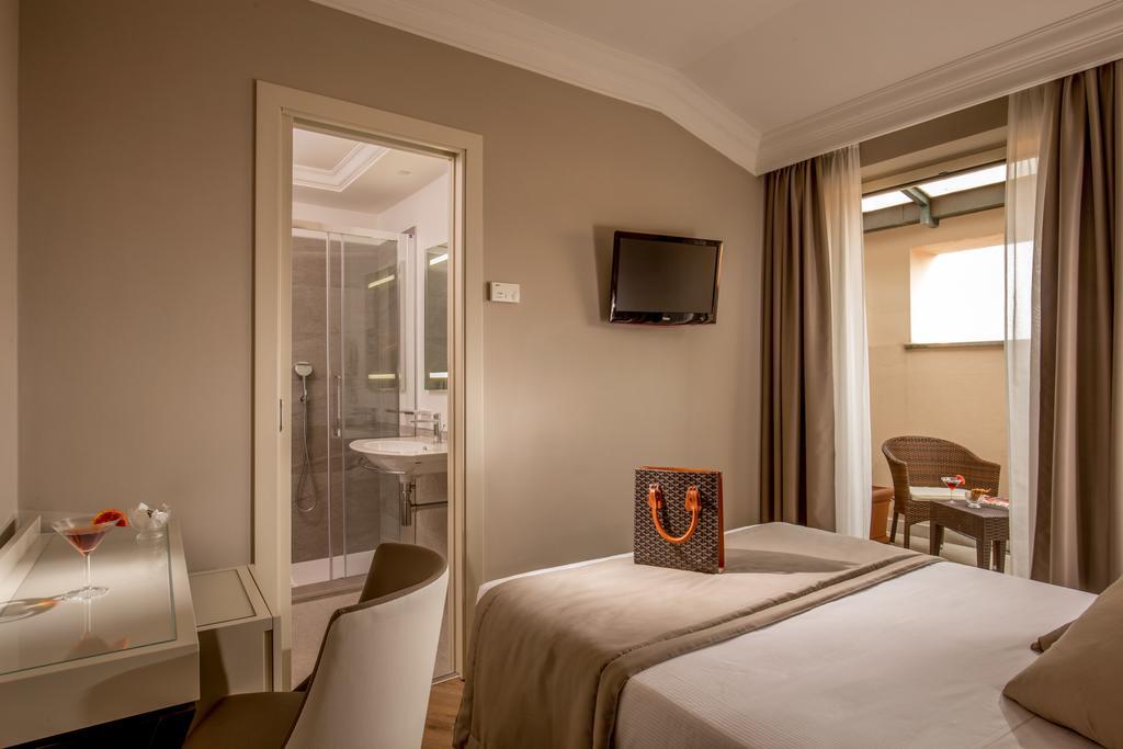Double Room with Small Double Bed,682268484:JPEG